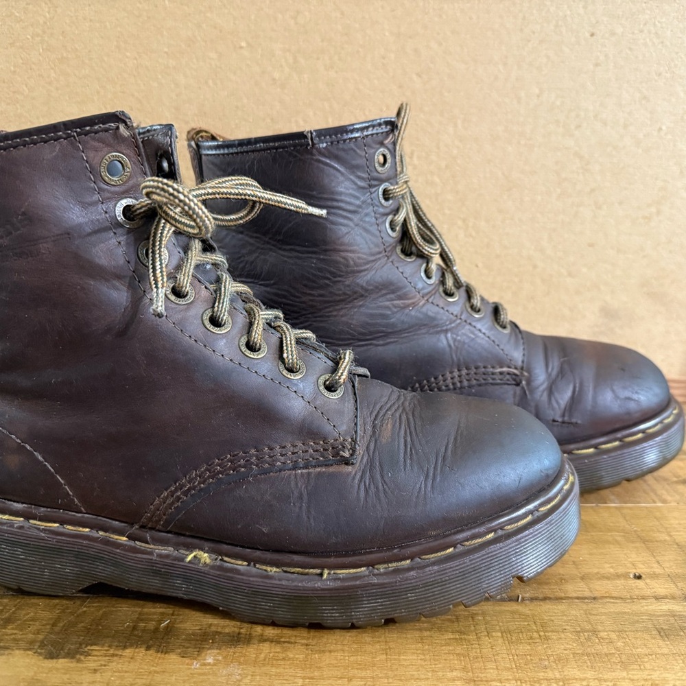 Vintage Dr. Martens Brown Leather Boots with Air-Cushioned Sole Mens Size 10.5